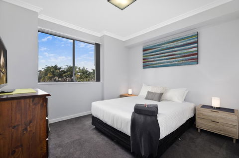 Lakeside Waterfront Apartment The Entrance - Northern Rivers Accommodation 7