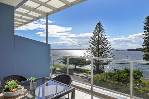 Lakeside Waterfront Apartment The Entrance - Northern Rivers Accommodation 31