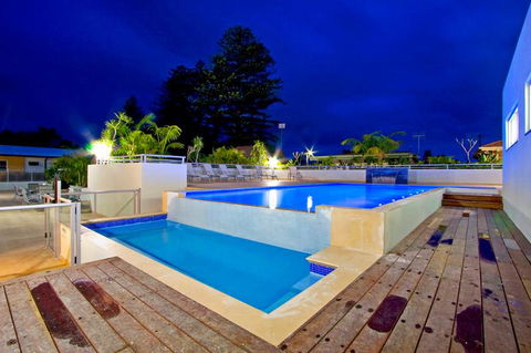 Lakeside Waterfront Apartment The Entrance - Northern Rivers Accommodation 14