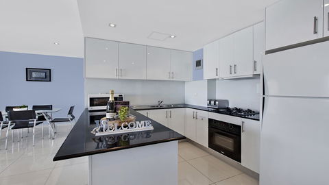 Lakeside Waterfront Apartment The Entrance - Northern Rivers Accommodation 1