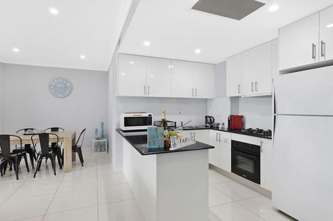 Lakeside Waterfront Apartment The Entrance - Northern Rivers Accommodation 2