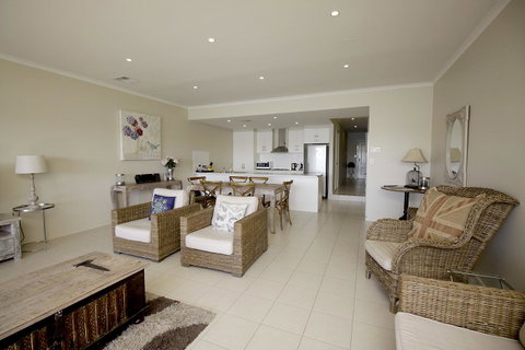Wallaroo Marina Apartments - Northern Rivers Accommodation 5