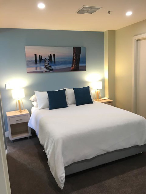 Beachside Luxury Apartments One & Two Bedroom In Beachfront Oaks Pier Building - Northern Rivers Accommodation 23