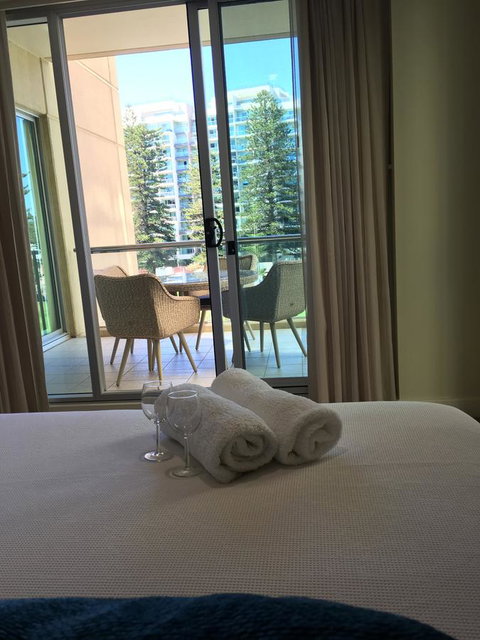 Beachside Luxury Apartments One & Two Bedroom In Beachfront Oaks Pier Building - Northern Rivers Accommodation 24