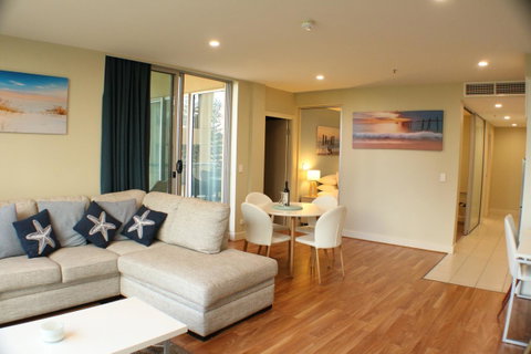 Beachside Luxury Apartments One & Two Bedroom In Beachfront Oaks Pier Building - Northern Rivers Accommodation 4