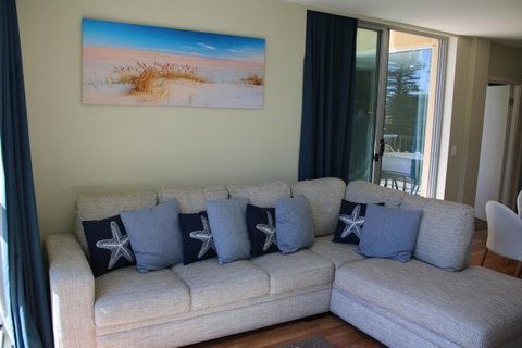 Beachside Luxury Apartments One & Two Bedroom In Beachfront Oaks Pier Building - Northern Rivers Accommodation 14