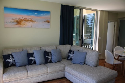 Beachside Luxury Apartments One & Two Bedroom In Beachfront Oaks Pier Building - Northern Rivers Accommodation 12