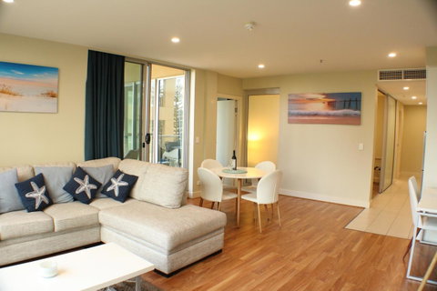 Beachside Luxury Apartments One & Two Bedroom In Beachfront Oaks Pier Building - Northern Rivers Accommodation 5