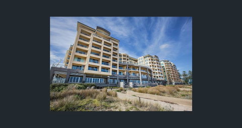Beachside Luxury Apartments One & Two Bedroom In Beachfront Oaks Pier Building - Northern Rivers Accommodation 2
