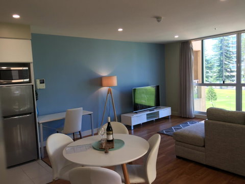 Beachside Luxury Apartments One & Two Bedroom In Beachfront Oaks Pier Building - Northern Rivers Accommodation 19