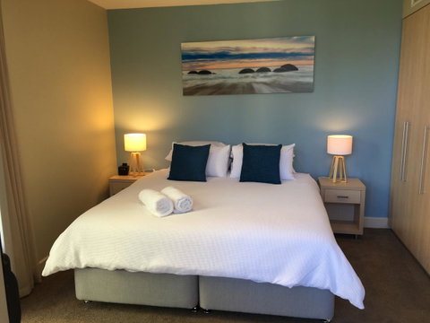 Beachside Luxury Apartments One & Two Bedroom In Beachfront Oaks Pier Building - Northern Rivers Accommodation 22