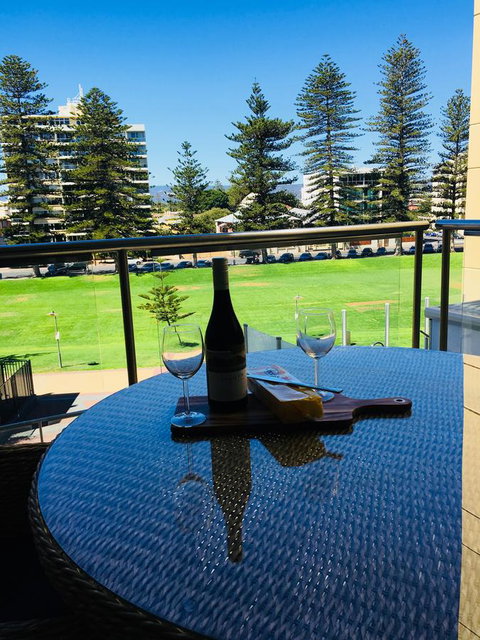 Beachside Luxury Apartments One & Two Bedroom In Beachfront Oaks Pier Building - Northern Rivers Accommodation 26