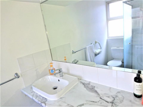 Hi 5 Glenelg Studio Apartment - Northern Rivers Accommodation 9