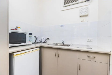 Hi 5 Glenelg Studio Apartment - Northern Rivers Accommodation 7
