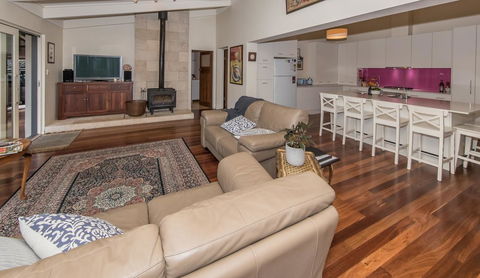 The Tudor House - Northern Rivers Accommodation 5