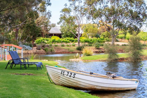 Stonewell Cottages And Vineyards - Northern Rivers Accommodation 10