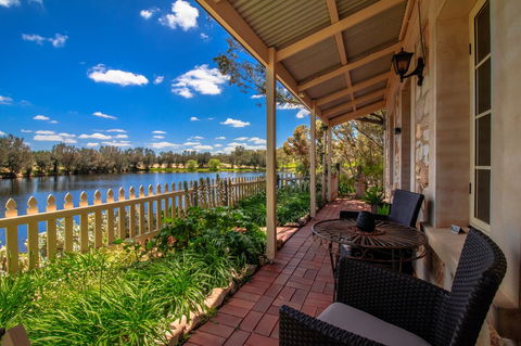 Stonewell Cottages And Vineyards - Northern Rivers Accommodation 3