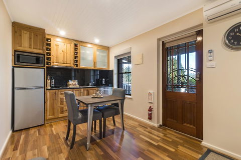 Stonewell Cottages And Vineyards - Northern Rivers Accommodation 11