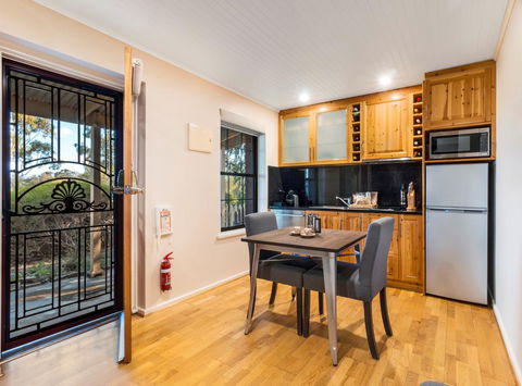Stonewell Cottages And Vineyards - Northern Rivers Accommodation 12