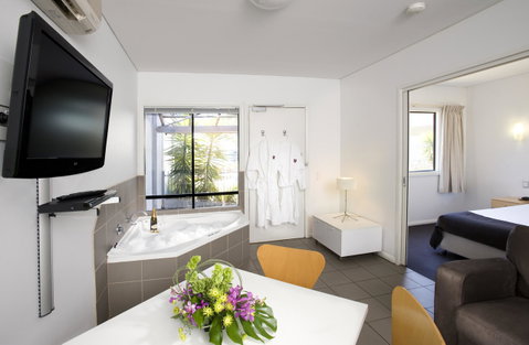 Majestic Oasis Apartments - Northern Rivers Accommodation 14