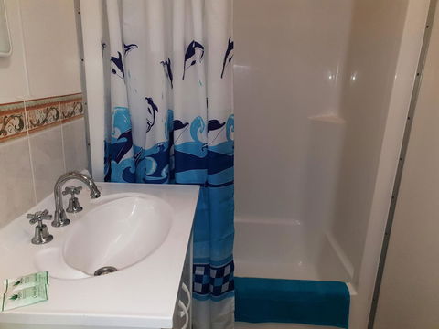 Rocks Retreat Cabin - Dolphin - Northern Rivers Accommodation 9