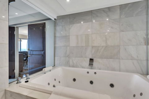 Stamford Plaza Adelaide - Northern Rivers Accommodation 40