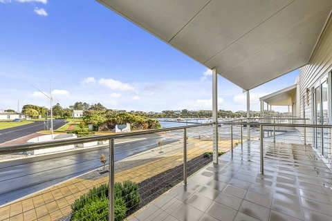 Aloha Waterfront Properties - Northern Rivers Accommodation 23