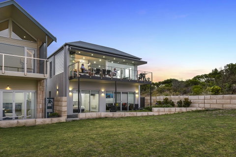 Aloha Waterfront Properties - Northern Rivers Accommodation 2