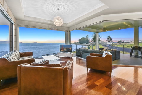 Aloha Waterfront Properties - Northern Rivers Accommodation 4