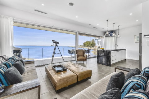 Aloha Waterfront Properties - Northern Rivers Accommodation 3