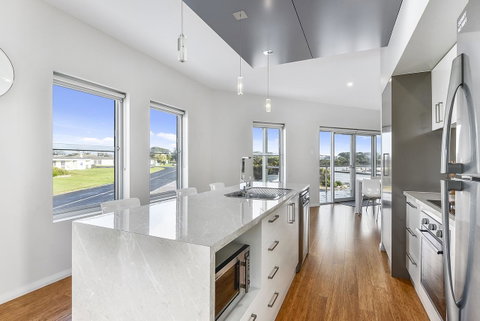 Aloha Waterfront Properties - Northern Rivers Accommodation 15