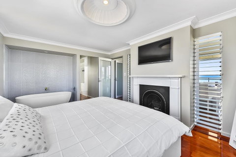 Aloha Waterfront Properties - Northern Rivers Accommodation 12