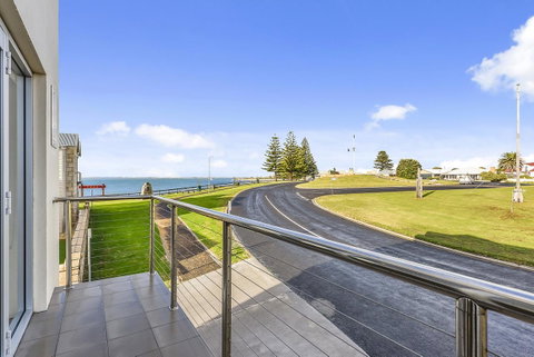 Aloha Waterfront Properties - Northern Rivers Accommodation 14