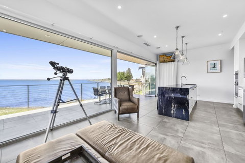 Aloha Waterfront Properties - Northern Rivers Accommodation 8