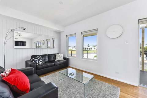 Aloha Waterfront Properties - Northern Rivers Accommodation 17