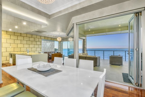 Aloha Waterfront Properties - Northern Rivers Accommodation 9