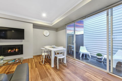 Aloha Central Luxury Apartments - Northern Rivers Accommodation 24