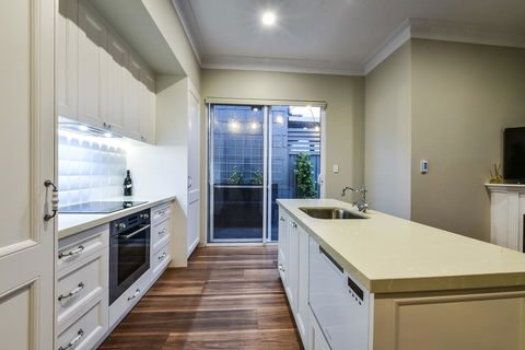 Aloha Central Luxury Apartments - Northern Rivers Accommodation 10