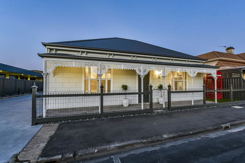 Aloha Central Luxury Apartments - Northern Rivers Accommodation 12