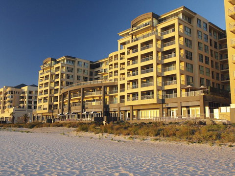 Oaks Glenelg Plaza Pier Suites - Northern Rivers Accommodation 1