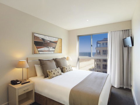 Oaks Glenelg Plaza Pier Suites - Northern Rivers Accommodation 2