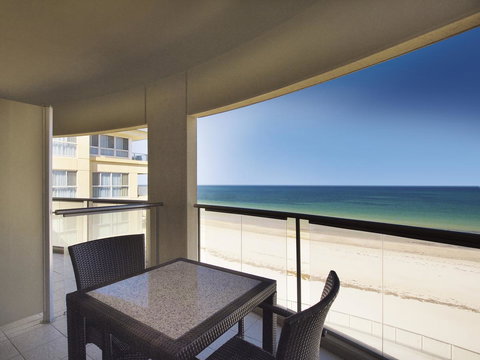 Oaks Glenelg Plaza Pier Suites - Northern Rivers Accommodation 4