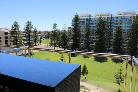 Beachside Luxury Getaway In Glenelg - Northern Rivers Accommodation 14