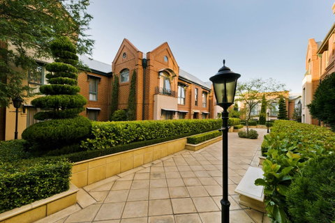 Majestic Old Lion Apartments - Northern Rivers Accommodation 0