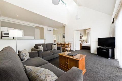 Majestic Old Lion Apartments - Northern Rivers Accommodation 6