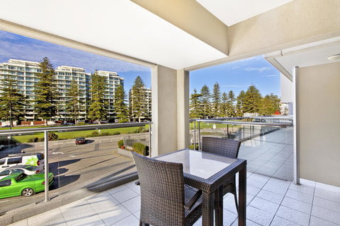 Glenelg Seaside Apartment - Northern Rivers Accommodation 5