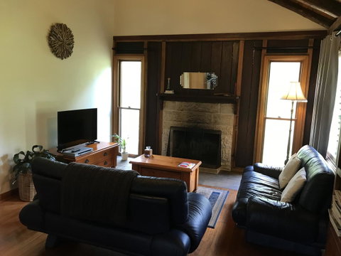 Ghost Hill Road Retreat - Northern Rivers Accommodation 3