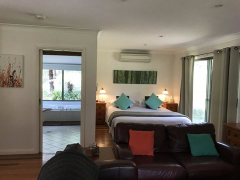 Ghost Hill Road Retreat - Northern Rivers Accommodation 5