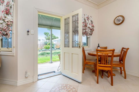 Barossa Vineyard Cottages - Northern Rivers Accommodation 19