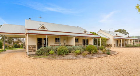 Barossa Vineyard Cottages - Northern Rivers Accommodation 24